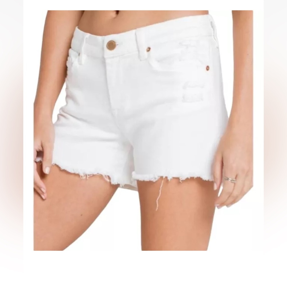 NWOT [BLANKNYC] The Essex Classic Cut-Off Short in White in size 26